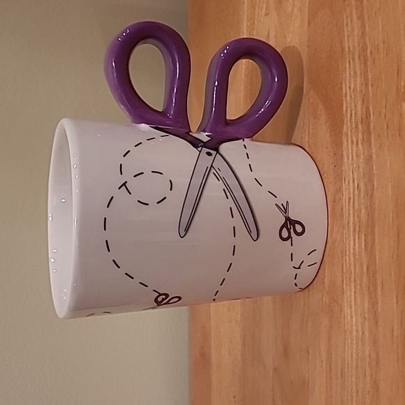 SCISSOR HANDLE DESIGN Ceramic Novelty Mugs, Set of 2 - Picture 4 of 16